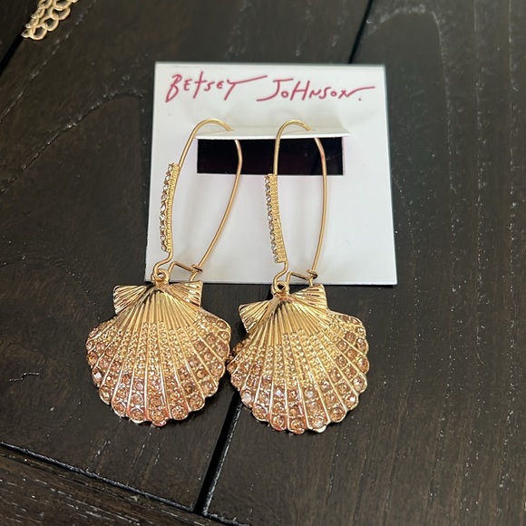 Betsey Johnson Coral and Gold Shell Necklace Set - Picture 9 of 9